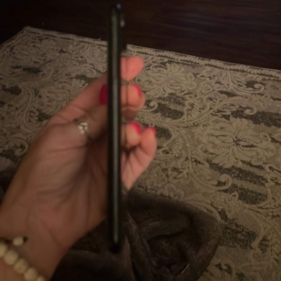 iPhone XR works great - Picture 2 of 5